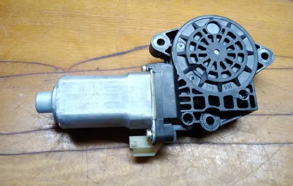 KIA Sportage Front door window regulator motor