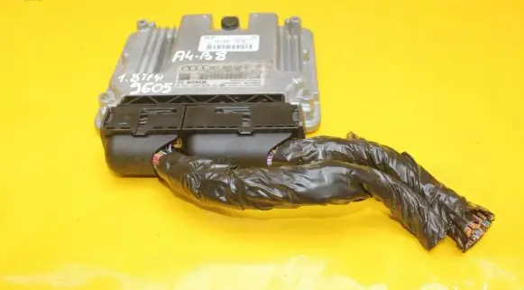 Audi A4 S4 B8 8K Engine control unit/module ECU 0261S05870