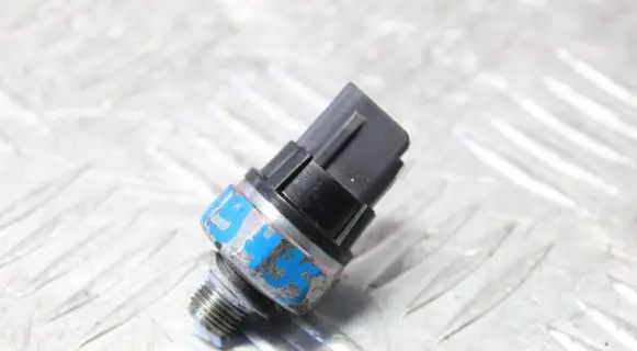 Honda Legend III KA9 Oil pressure sensor 