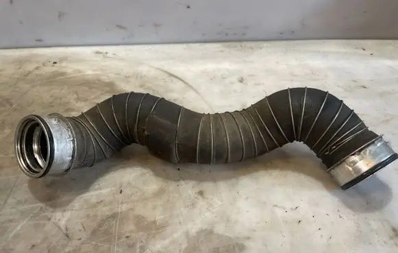 Mercedes-Benz C W203 Intercooler hose/pipe 524052