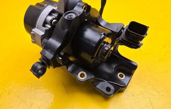 Mercedes-Benz EQC Vacuum pump A0004302200