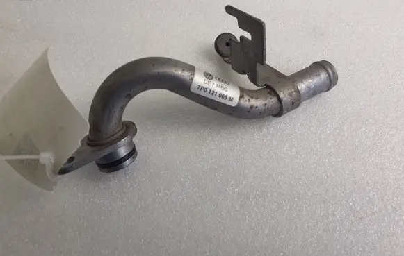 Porsche Cayenne (92A) Engine coolant pipe/hose 7P0121065M