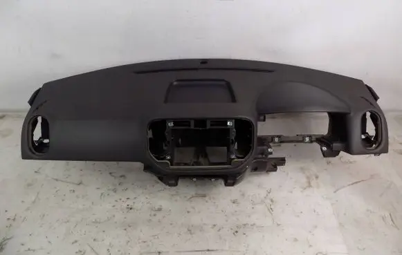 Volkswagen Tiguan Radio/GPS head unit trim 