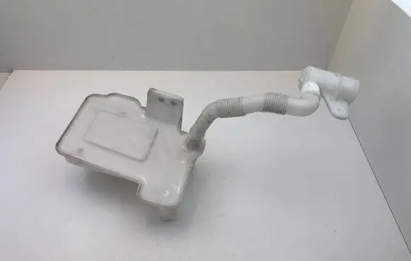 Volkswagen Scirocco Windshield washer fluid reservoir/tank 17102016 1K8955448 V116101710167