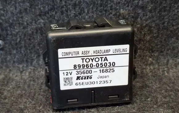 Toyota Avensis T250 Light module LCM 8996005030 3560016825