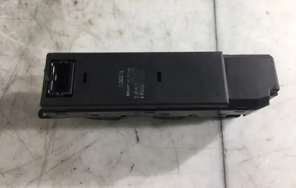 Mitsubishi Pajero Sport I Electric window control switch MR551005X1