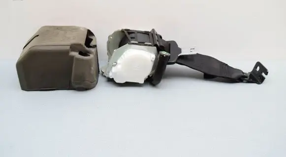 Rear seatbelt