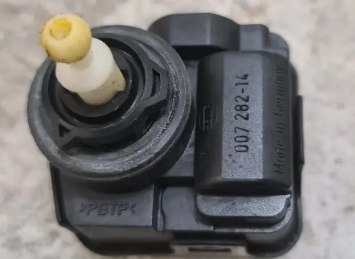 Audi A6 S6 C5 4B Headlight level adjustment motor 