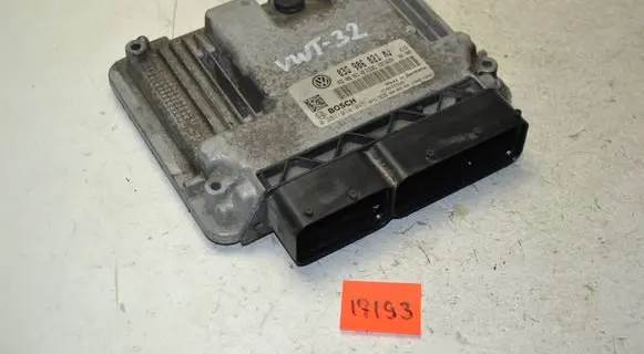 Volkswagen Touran I Engine control unit/module 03G906021MJ 03G906021AB 0281014045