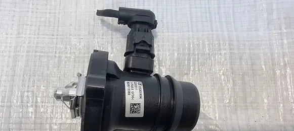 Thermostat/thermostat housing