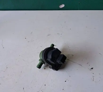 Mercedes-Benz E W211 Turbo solenoid valve 0004703893