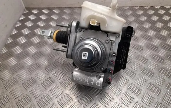 Ford Explorer VI Master brake cylinder L1MC2D335BA