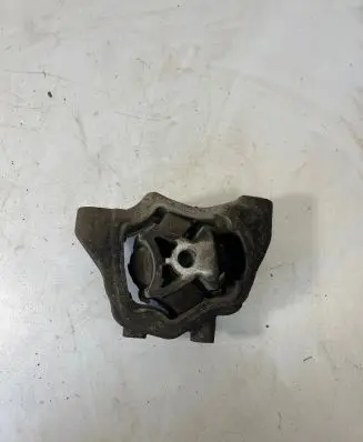 Land Rover Freelander 2 - LR2 Engine mount bracket TR8070M18