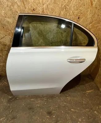 Mercedes-Benz C W206 Rear door D682