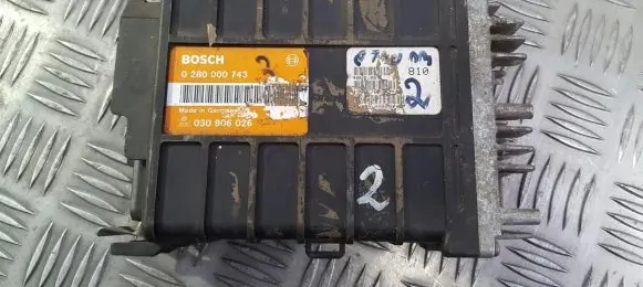 Volkswagen Polo III 6N 6N2 6NF Engine control unit/module 030906026 0280000743