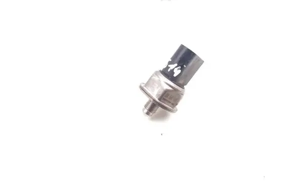 BMW 1 E81 E87 Fuel pressure sensor 7537319 753731905
