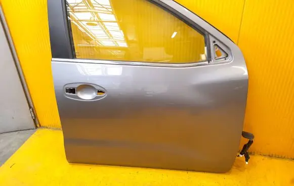 Nissan NP300 Front door
