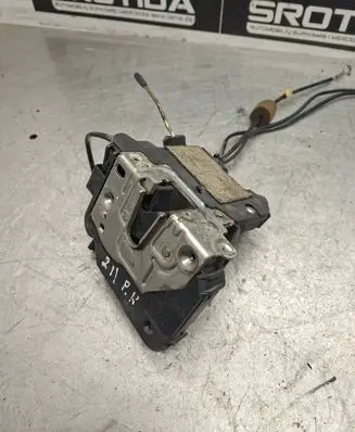 Mercedes-Benz E W211 Front door lock 2117200335