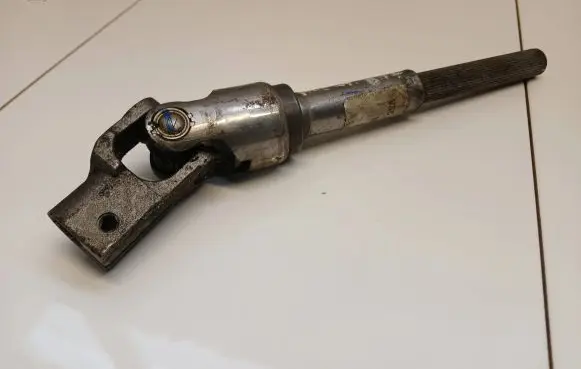 Toyota Avensis T250 Steering column universal joint 080606 0101