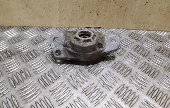 Skoda Octavia Mk2 (1Z) Front shock absorber mounting bracket 1K0513353H