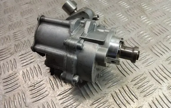 BMW X3 F25 Fuel injection high pressure pump 7611115