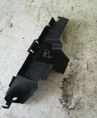 Volkswagen Touareg I Intercooler air channel guide 7L6121334D