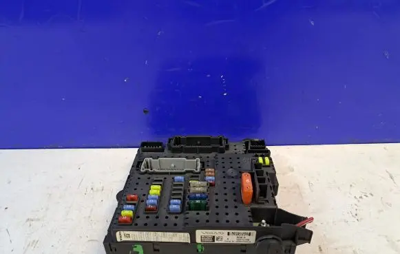 Volvo V60 Fuse module 8676391