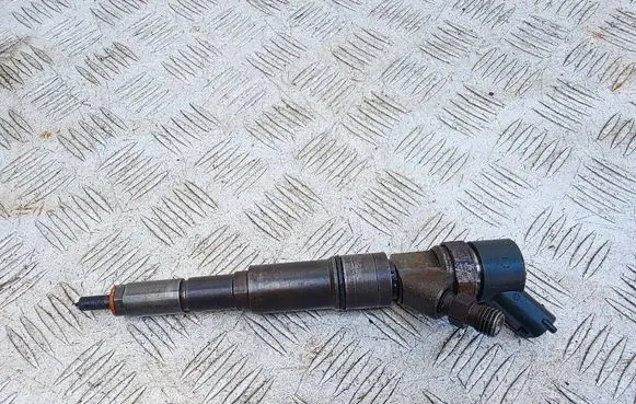 BMW 5 E39 Fuel injector 7785984 0445110047