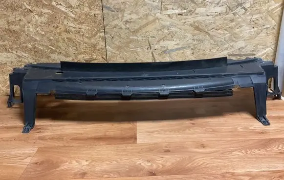 Volvo V70 Front bumper skid plate/under tray 30744084
