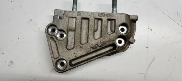 KIA Sorento IV Engine mount bracket