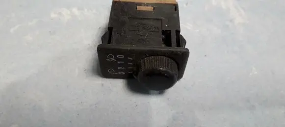 Nissan Primera Headlight level height control switch