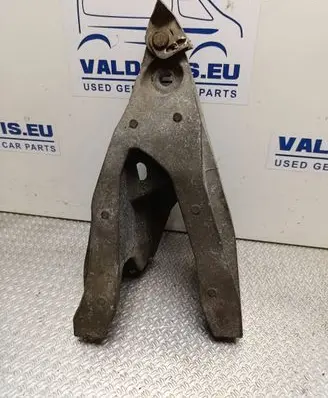 Volkswagen Transporter - Caravelle T5 Engine mounting bracket 7E0199370