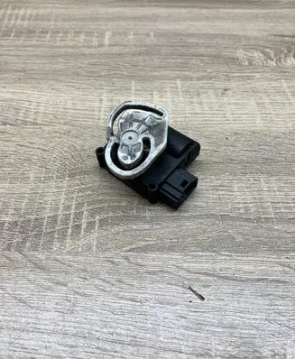 Audi A8 S8 D3 4E Air flap motor/actuator 4F0820511B 0132801369 CZ1168803710