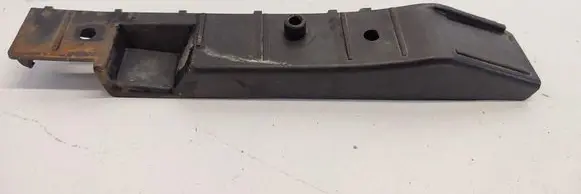 Front bumper mounting bracket