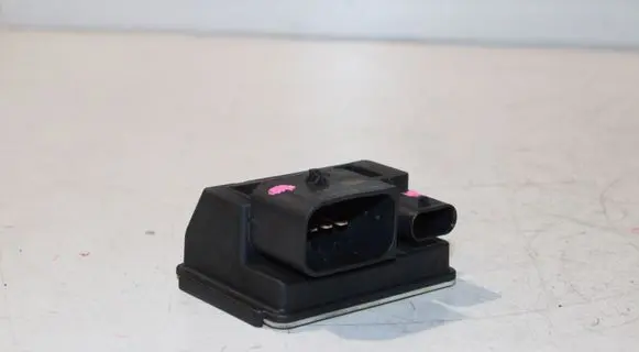BMW 5 F10 F11 Glow plug pre-heat relay 7810856