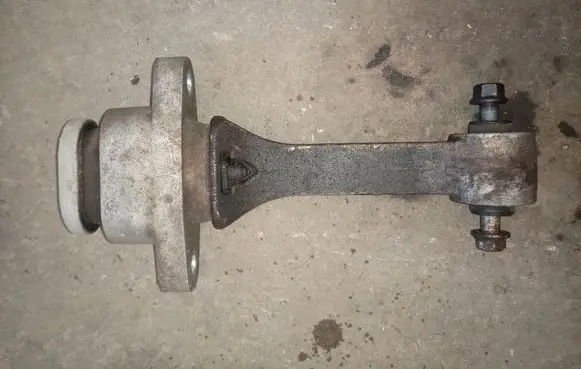 KIA Sportage Engine mount bracket
