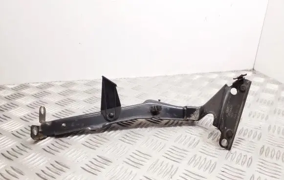 Audi A4 S4 B8 8K Fender mounting bracket 8K0821135