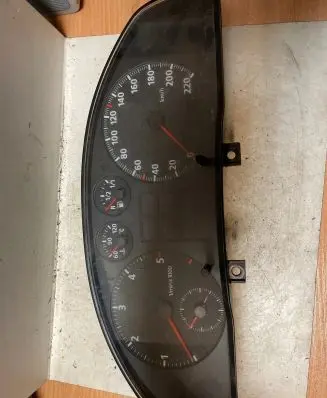 Audi A4 S4 B5 8D Speedometer (instrument cluster) 8D0919033A