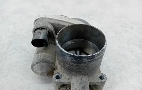 Volkswagen Touran I Throttle body valve 036133062Q