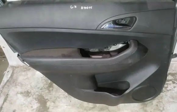Chevrolet Orlando Rear door card panel trim