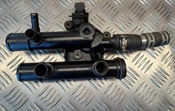 Thermostat/thermostat housing