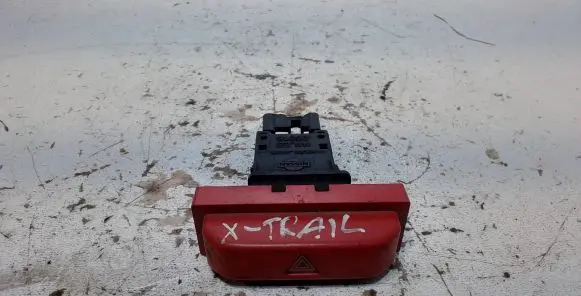 Nissan X-Trail T30 Hazard light switch 06016