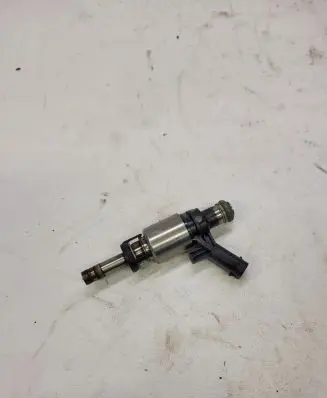 Audi A4 S4 B8 8K Fuel injector 0261500621