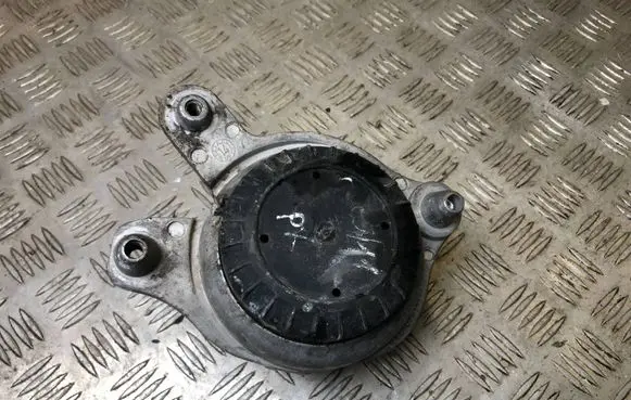 Mercedes-Benz C W205 Engine mount bracket A2052406617