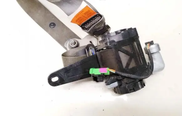 Middle seatbelt (rear)
