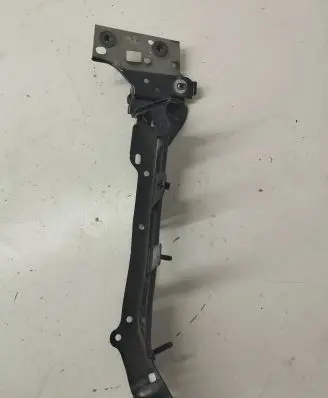 Audi A4 S4 B9 Fender mounting bracket 8W0821136B 4915