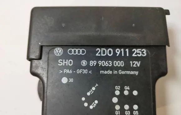 Volkswagen II LT Glow plug pre-heat relay 2D0911253 899063000