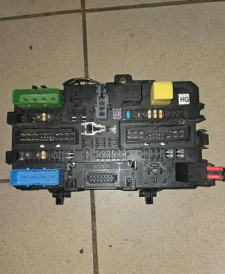 Opel Astra H Fuse module 13206759 5DK00866952