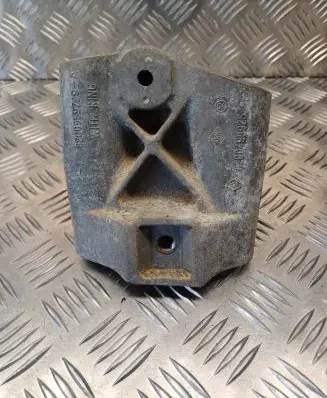 Renault Clio III Engine mounting bracket 8200559729A