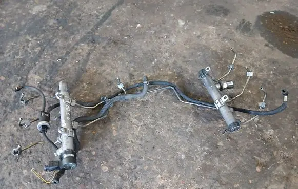 Audi A6 S6 C6 4F Fuel main line pipe 057130764C 0281002785 12812831